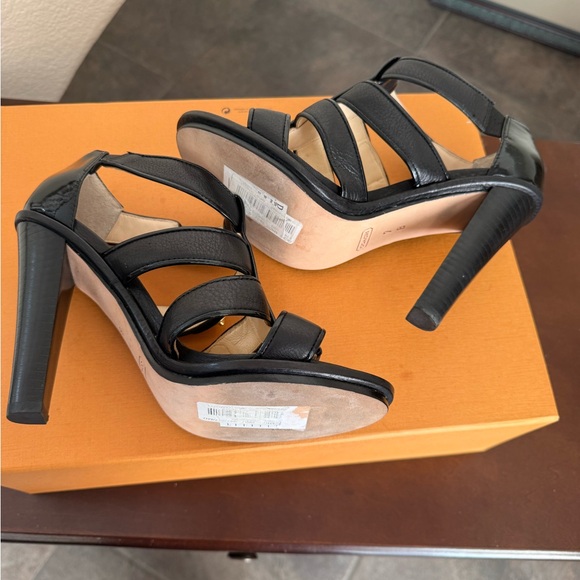NWT COACH Black Leather Strappy Heels Gold Turnlock. - Picture 3 of 10